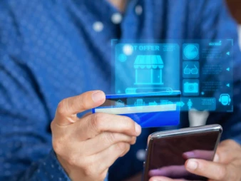 كيف تؤثر خاصية إشعار بتوفر المنتج عند إعادة التخزين على ثقة العميل